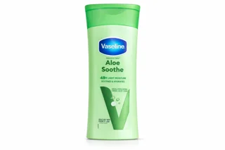 لوسیون بدن وازلین مدل Aloe Soothe با آلوئه‌ورا و آبرسانی ۴۸ ساعته
